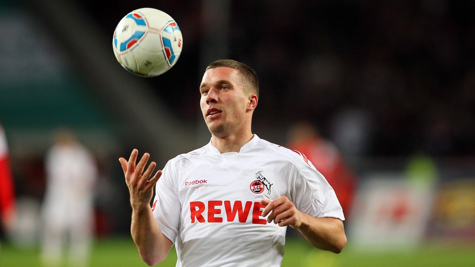 《直播平台与电竞合作新模式:内容多样化铺开》,电竞行业和直播行业